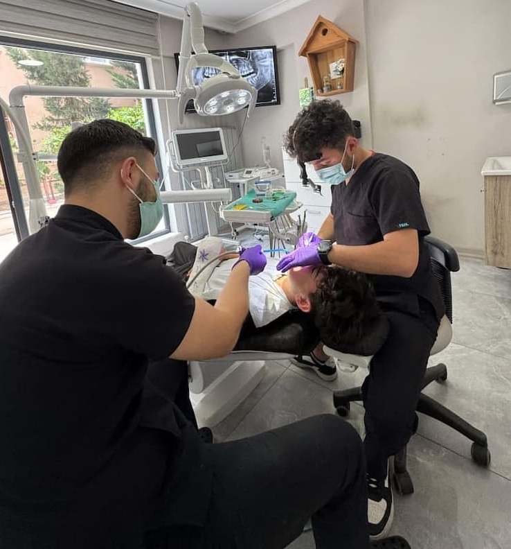 Modern Diş Kliniği - Diş Hekimi Mahmut Sapmaz